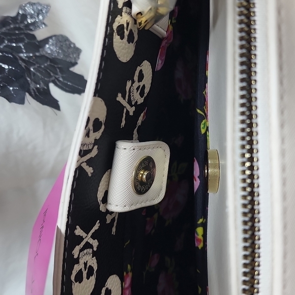 BETSEY JOHNSON SKULL SATCHEL - Picture 10 of 12